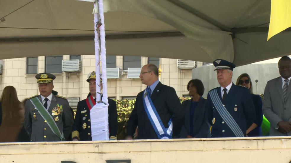 Governador Wilson Witzel na tribunal das celebrações do dia 7 de setembro na Avenida Presidente Vargas, no Centro do Rio — Foto: Reprodução/ TV Globo