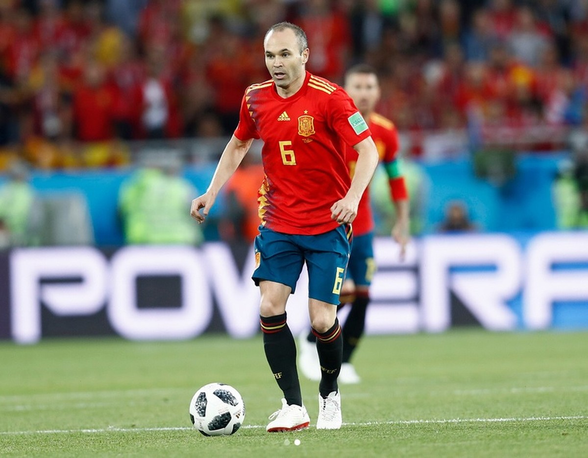 Futebol deve uma Bola de Ouro a Iniesta | papo cabeça com maurício ...