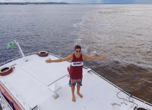 Em passeio de barco, Manoel vê o encontro das águas entre os rios Negro e Solimões (Foto: Reprodução/Instagram)