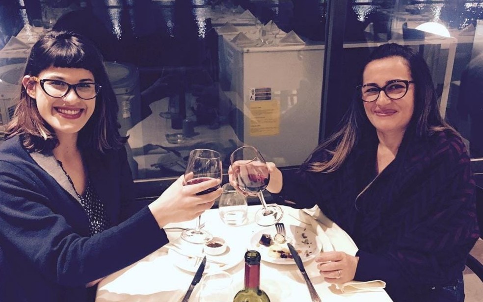 Rosemary Carneiro junto com a filha Luana Carneiro de Melo, que foi encontrada morta no apartamento em que morava em Buenos Aires — Foto: Arquivo pessoal/Rosemary Carneiro