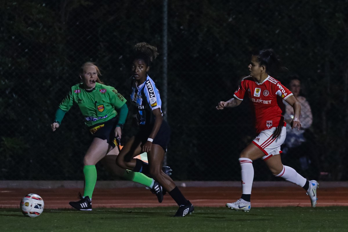 Gauchão Feminino: Inter sai na frente, Grêmio vira, mas cede empate em ...
