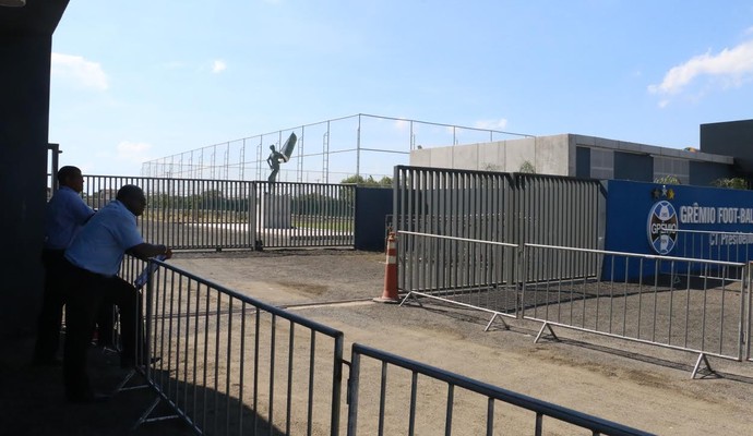 Grêmio barra imprensa no CT para preservar grupo de negociáveis
