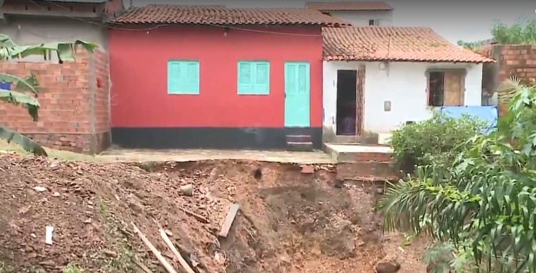 Casas do Residencial Resende correm risco de deslizamento após fortes chuvas em São Luís