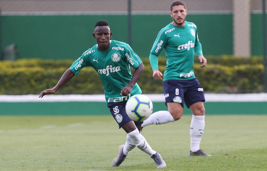 Agente aceita proposta do Cruzeiro, e Iván Angulo chega a BH na segunda-feira para exames