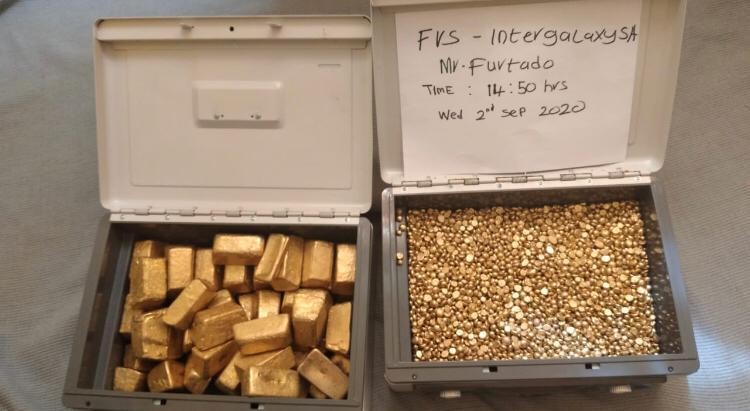Baús de ouro usado por "Sheik das criptomoedas" para atrair clientes  — Foto: Reprodução