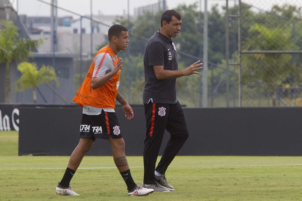 Carille pode promover estreias na quarta e cogita poupar titulares do Corinthians
