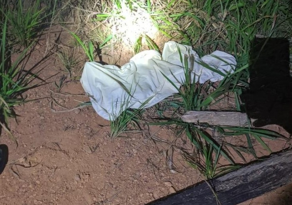 Corpo de Aline foi achado em um lençol — Foto: WhatsApp/Reprodução