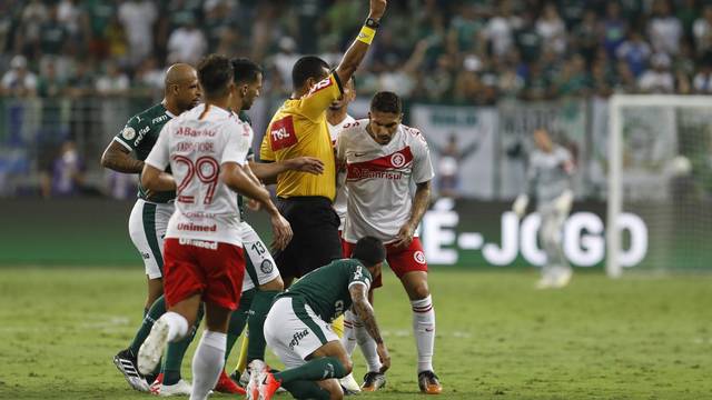 Palmeiras x Inter: Guerrero e Dudu batem boca