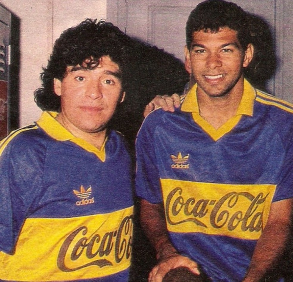 Charles e Maradona nunca jogaram juntos no Boca Juniors, mas o Pibe o comprou após ficar encantado com seu futebol no Cruzeiro — Foto: Arquivo pessoal