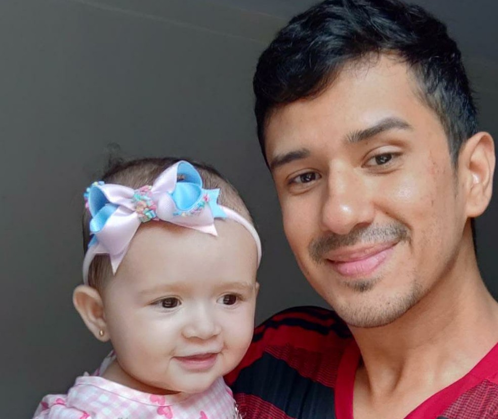 Davi Botelho e a filha Pérola. — Foto: Arquivo pessoal 