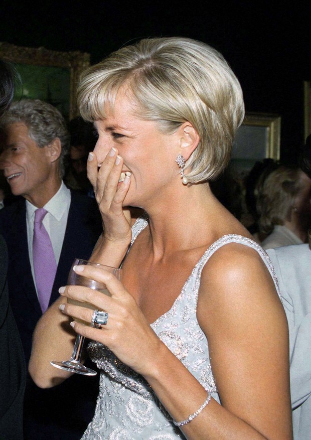 LONDON, UNITED KINGDOM - JUNE 02:  Diana, Princess Of Wales At The Christie's Pre-auction Party For The  Launch Of The Auction Of Dresses. She Is Wearing A Dress By Fashion Designer Catherine Walker.  (Photo by Tim Graham Photo Library via Getty Images) (Foto: Tim Graham Photo Library via Get)