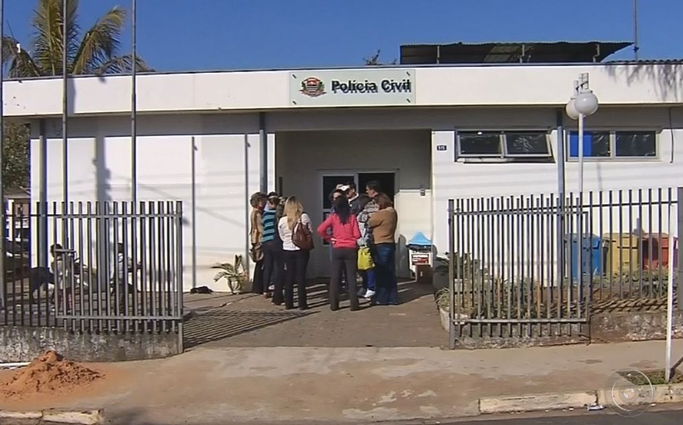 Pais registraram boletim de ocorrência e a polícia investiga o caso (Foto: Reprodução / TV TEM )