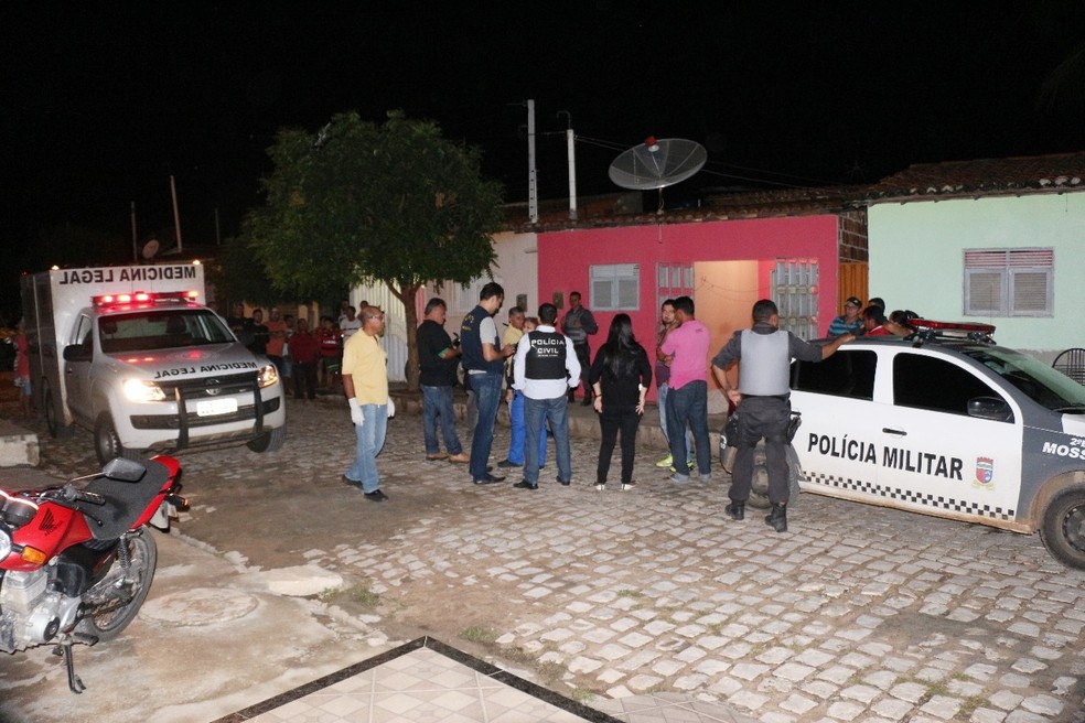 O primeiro homicídio da noite foi em Mossoró, no bairro Belo Horizonte (Foto: Marcelino Neto/O Câmera)