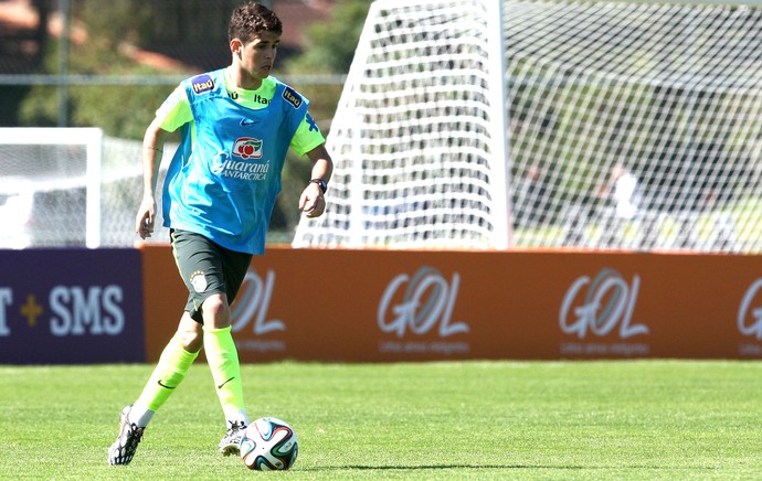 [COPA 2014]Má pontaria! Time assusta jornalistas e Oscar dá bolada em fotógrafo