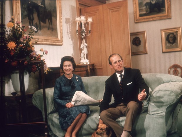 26th September 1976:  Queen Elizabeth II with her husband, the Duke of Edinburgh, at Balmoral.  (Photo by Hulton Archive/Getty Images) (Foto: Getty Images)