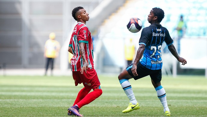 Mais intenso, Miller encaixa no ataque do Grêmio em 1º teste sem Douglas