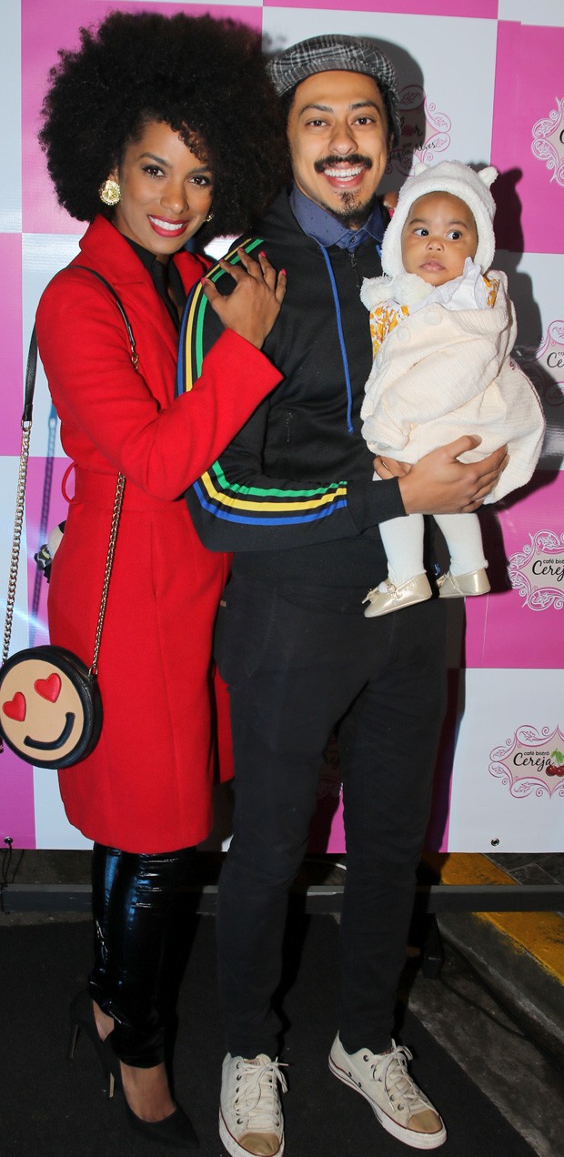 Ivi Pizzott com  Luís Navarro e a filha, Kali (Foto: Thiago Duran/AgNews)