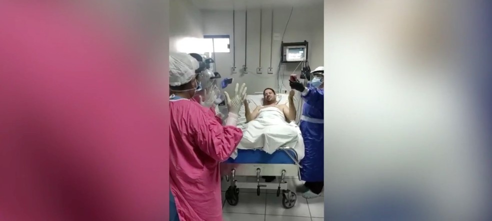 Eliedson Tavares fez 37 anos e recebeu parabéns em libras de funcionários do hospital — Foto: Reprodução
