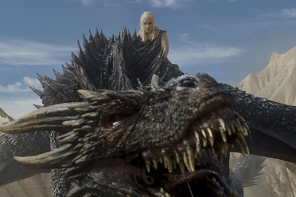 Daenerys Targaryen (Emilia Clarke) com Drogon (Foto: Reprodução / HBO)