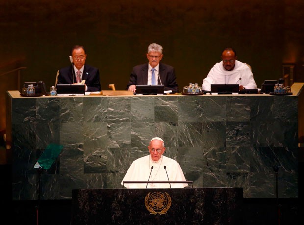 O Papa Francisco discursa nas Nações Unidas nesta sexta-feira (25) em Nova York (Foto: Tony Gentile/Reuters)
