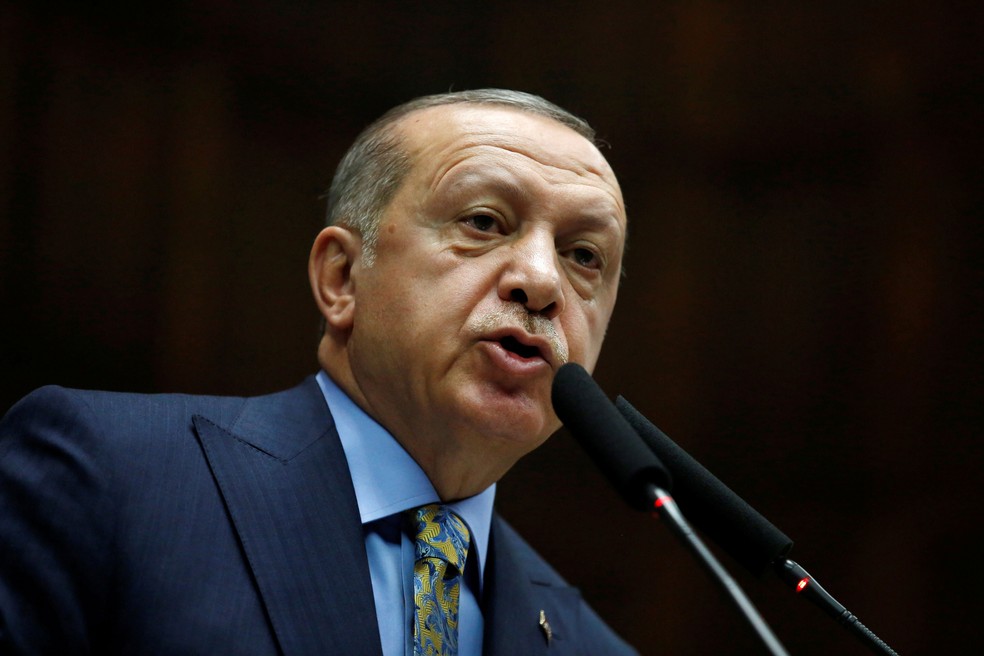Presidente da Turquia, Tayyip Erdogan, faz pronunciamento aos membros do parlamento de seu partido durante uma reuniÃ£o no parlamento turco em Ancara, Turquia, nesta terÃ§a-feira (23) â Foto: Tumay Berkin/ Reuters
