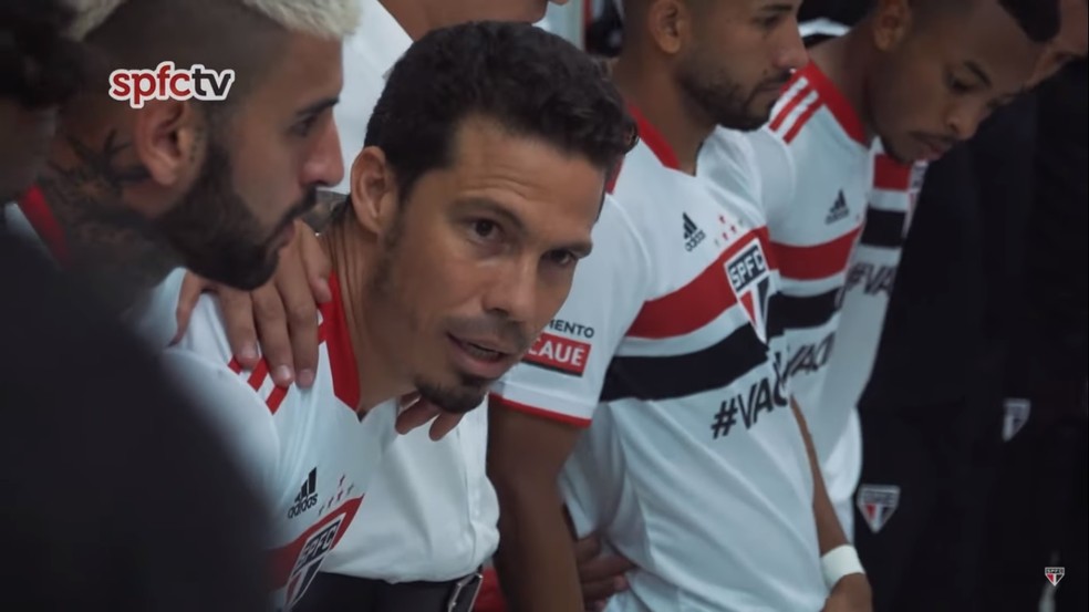 Meio-campista fala em alívio por voltar a jogar pelo SPFC: 