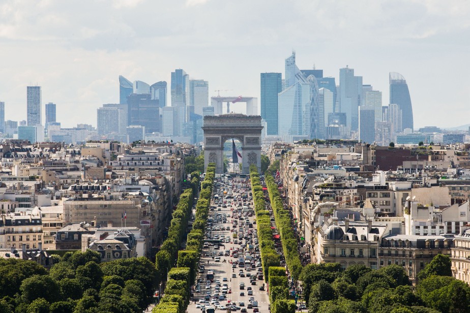 Avenida Champs-Elysées, em Paris, na França