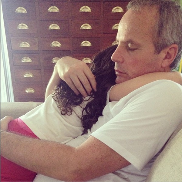 Jayme Monjardim abraça a filha Maysa  (Foto: Reprodução/Instagram)