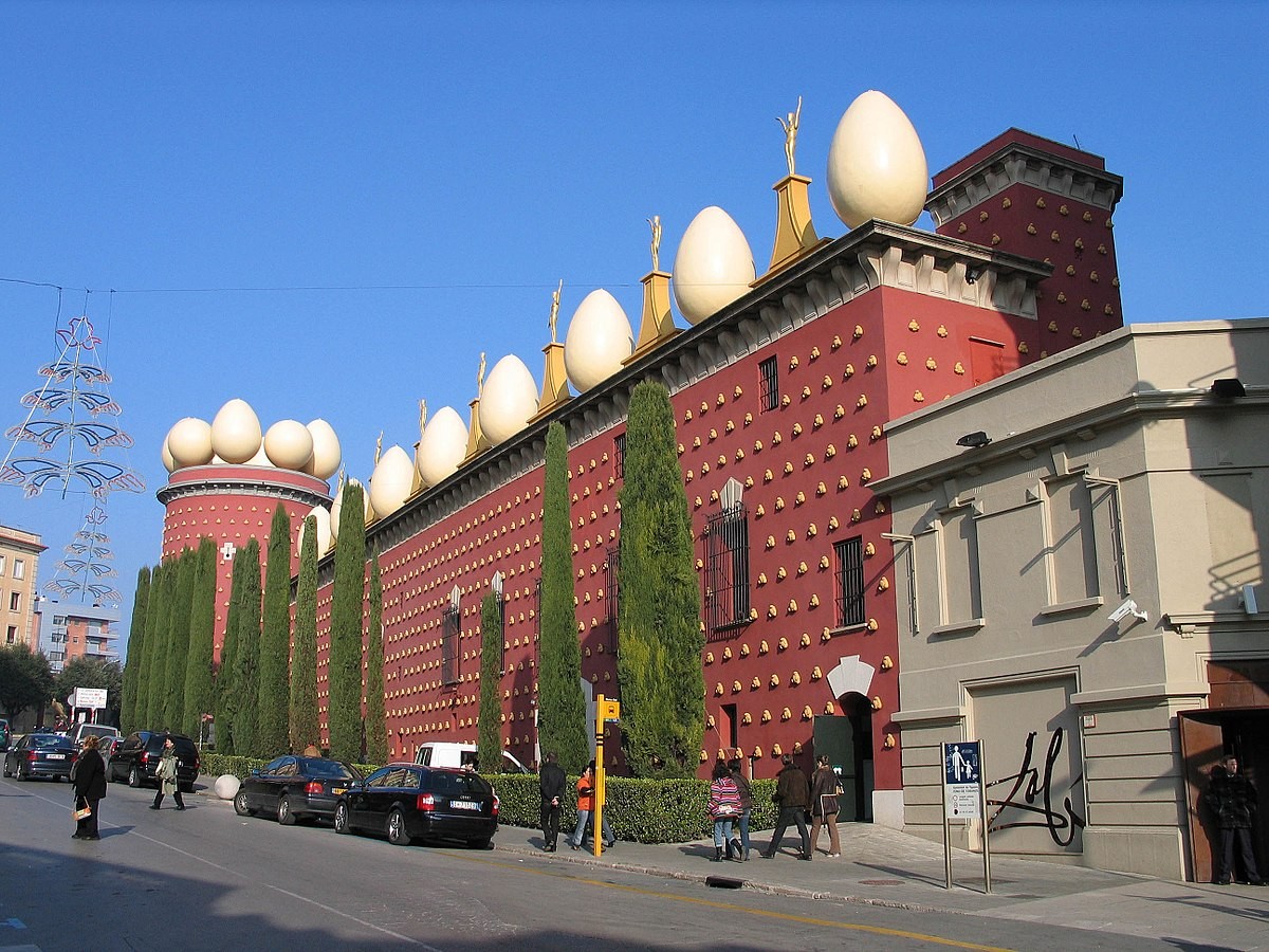 Fachada do Museu-Teatro Salvador Dalí, na Espanha (Foto: Wikimedia Commons)