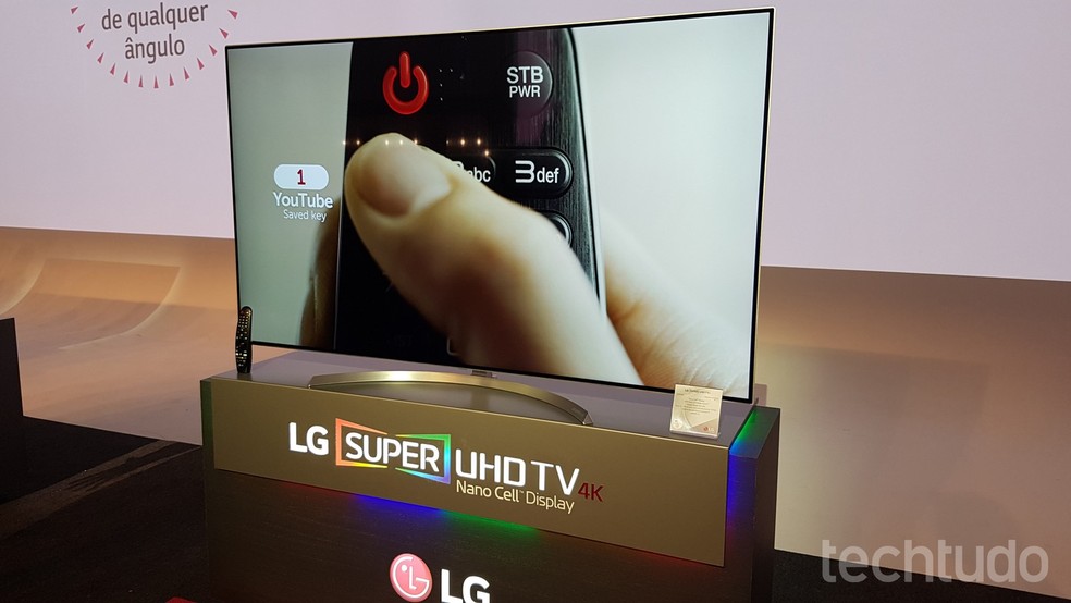 Tutorial mostra como acessar as dicas do manual interativo de uma smart TV da LG — Foto: Viviane Werneck/TechTudo