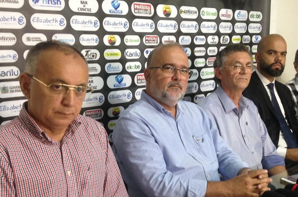 Vice-presidente jurídico, Frederich Diniz (último da esquerda para a direita) está otimista sobre acordo — Foto: Nádya Araújo / Botafogo-PB