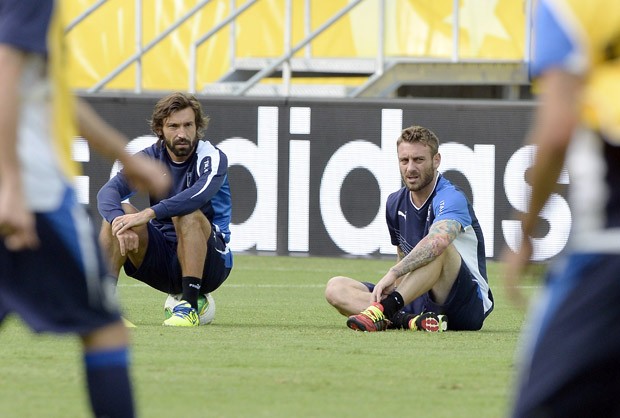 Pirlo e De Rossi durante treinamento da Seleção da Itália (Foto: Getty Images)