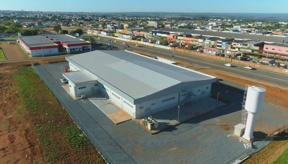 Construção do hospital de campanha na Ceilândia, no DF — Foto: TV Globo/Reprodução 