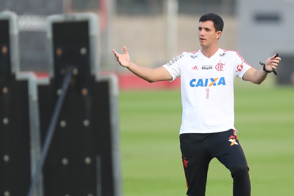 Diretoria não banca e Barbieri está por um fio