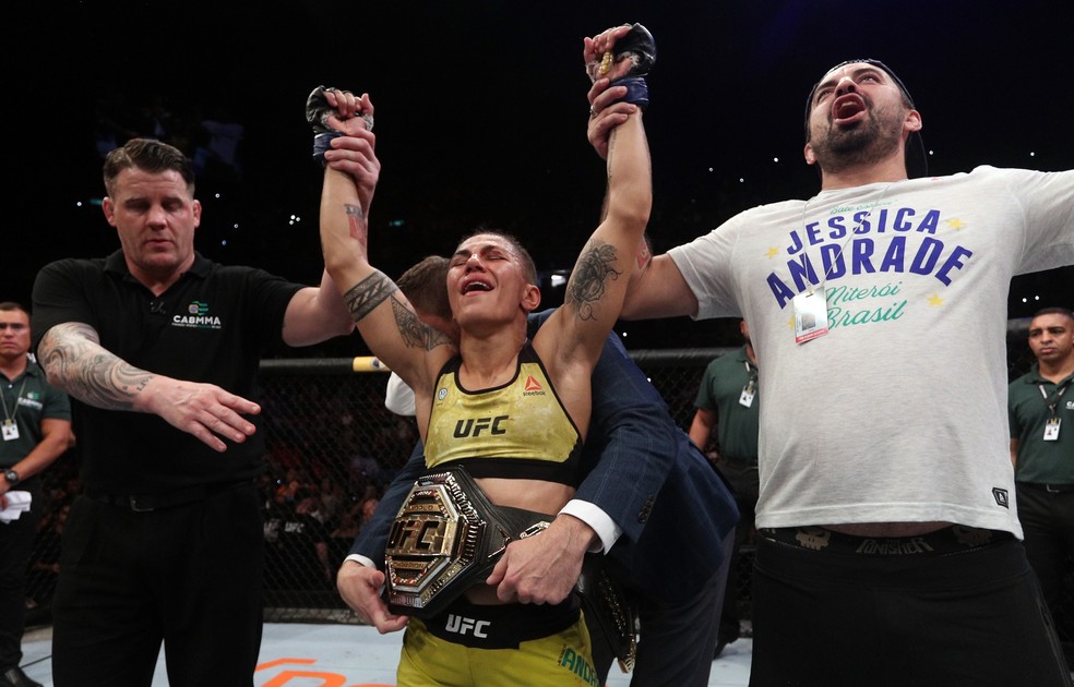 Jessica Bate-Estaca já teve o cinturão peso-palha do UFC — Foto: Buda Mendes/Zuffa LLC/Getty Images