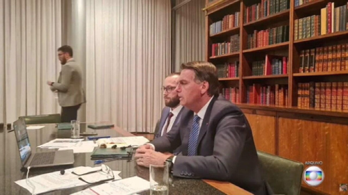 PF intima Bolsonaro a depor sobre vazamento de inquérito sigiloso que investiga ataque ao TSE