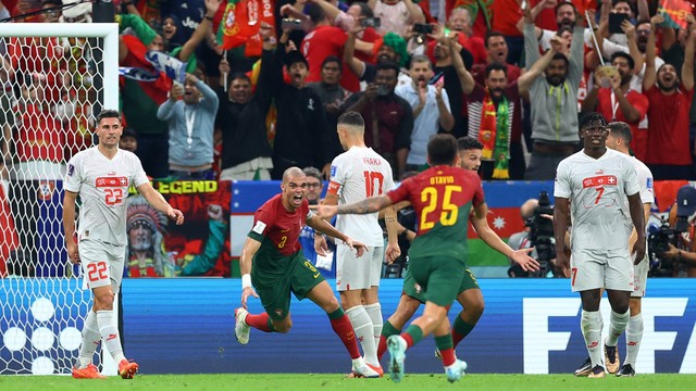 Pepe comemora o gol em Portugal x Suíça