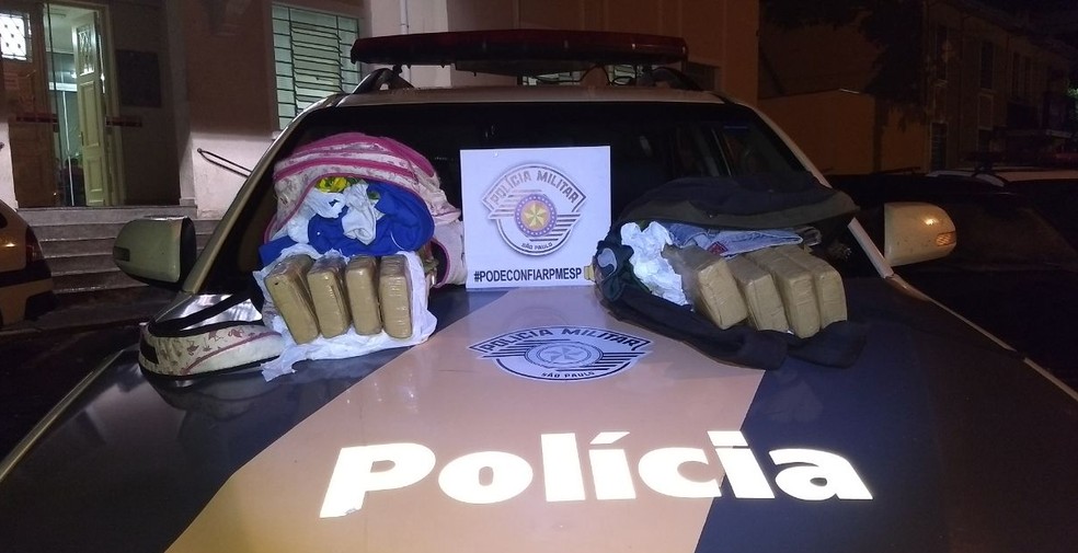 Droga estava em duas malas (Foto: Polícia Militar Rodoviária/Cedida)