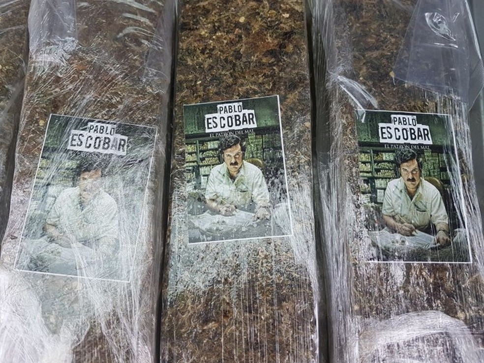 Maconha apreendida em Campina Grande tinha imagem que representa o narcotraficante Pablo Escobar — Foto: Polícia Civil de Campina Grande/Divulgação