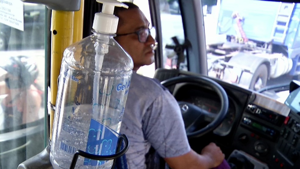 Produto fica à disposição dos passageiros da linha 757 — Foto: Reprodução
