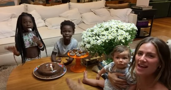 Giovanna Ewbank mostra surpresa de aniversário de filhos para Bruno Gagliasso (Foto: Reprodução)