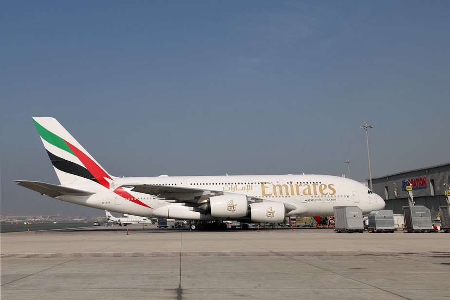 Avião da Emirates no Aeroporto Internacional de Dubai