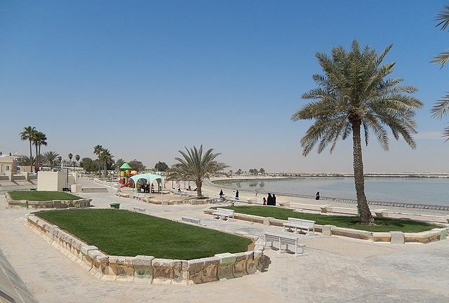 O calçadão possui cerca de sete quilômetros ao longo da Baía de Doha (Foto: Vincent van Zeijst / Wikimedia Commons / CreativeCommons)