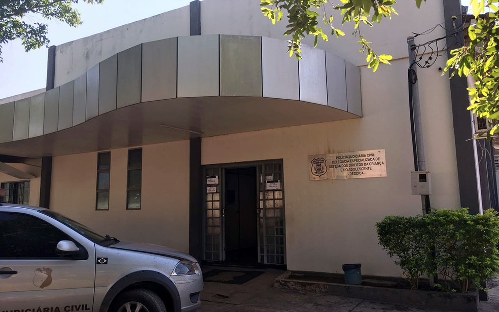Suspeito foi preso em flagrante e autuado por estupro de vulnerÃ¡vel, na Deddica, em CuiabÃ¡ (Foto: ThainÃ¡ Paz/ G1)