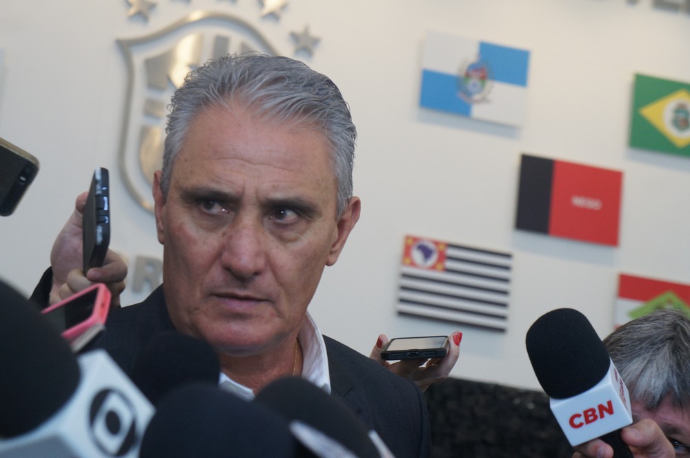  Tite apoia reivindicações de técnicos: 
