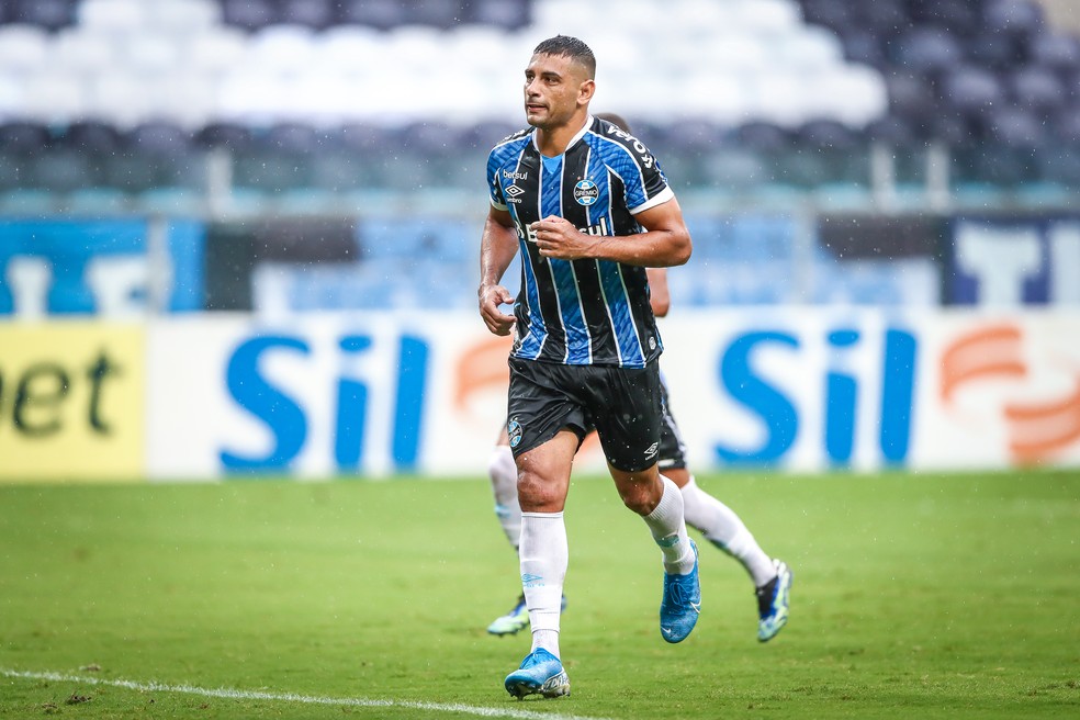 Suspensos, Victor Ferraz e Diego Souza desfalcam o Grêmio contra o Botafogo