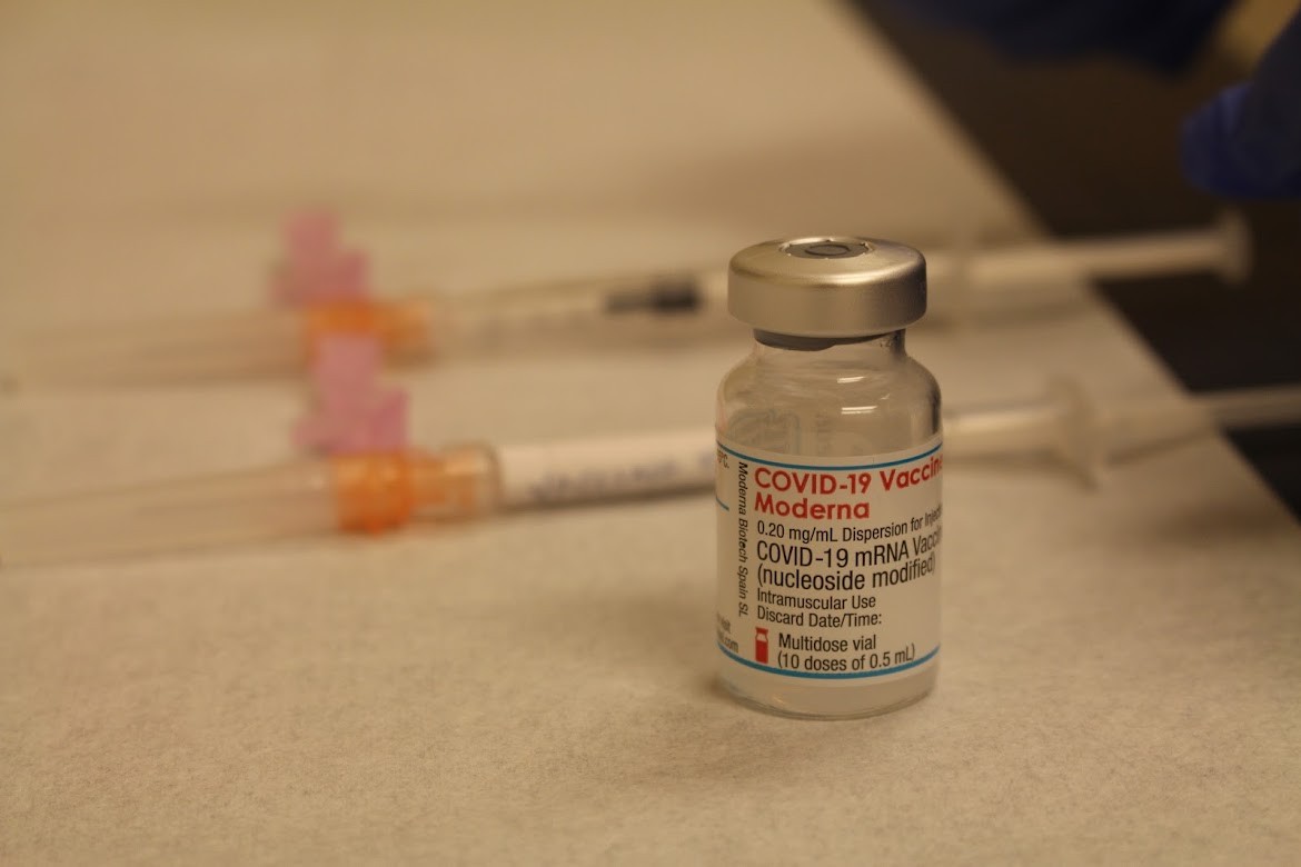Terceira dose da vacina da Moderna foi testada em 120 pacientes transplantados  (Foto: University Health Network)