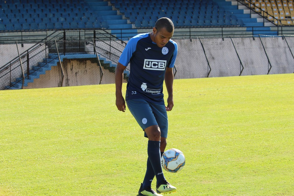 Régis tem sido elogiado pelo desempenho nos treinos do São Bento — Foto: Emilio Botta