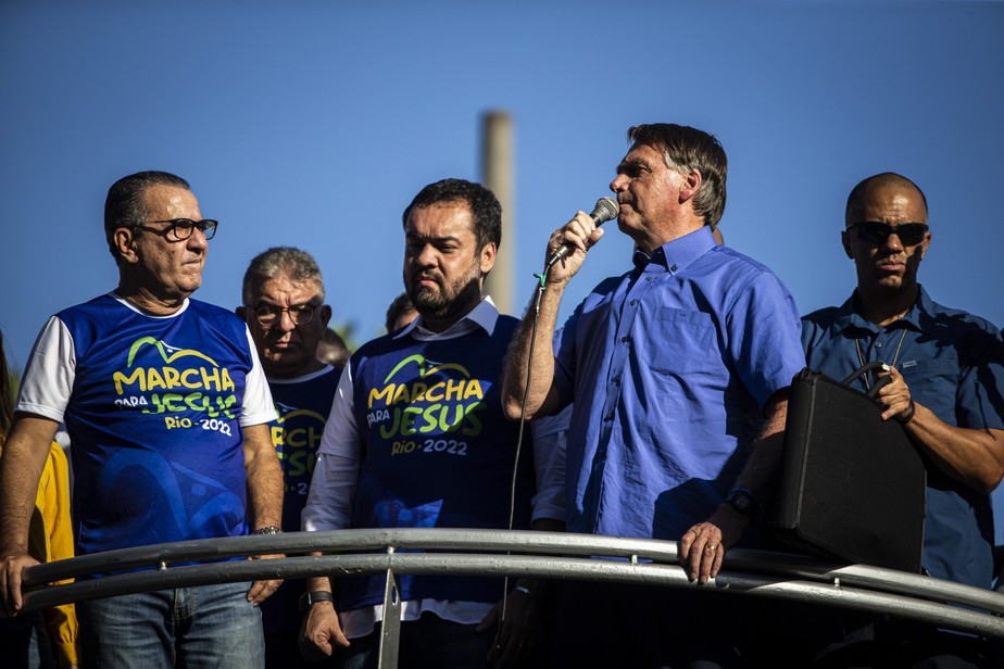 O pastor Silas Malafaia, o governador Cláudio Castro (PL) e o presidente Jair Bolsonaro (PL) durante a Marcha para Jesus
