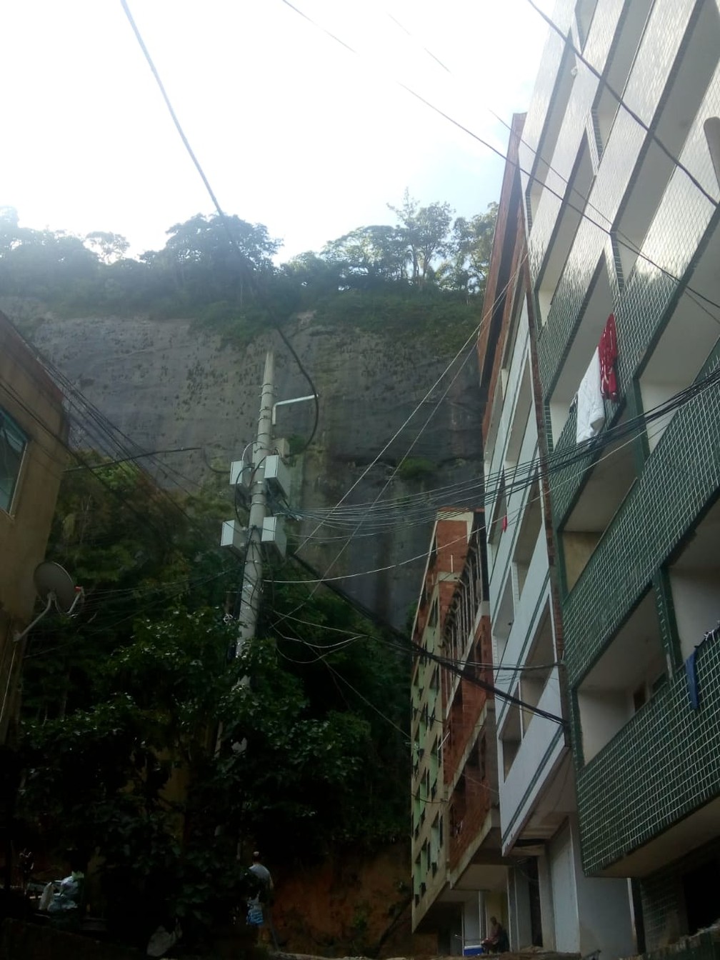 Foto mostra como eram os prédios que desabaram no Rio — Foto: Reprodução